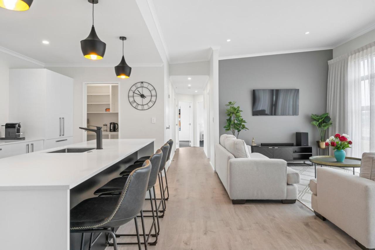 Pride Of Pinot - Martinborough Holiday Home Bagian luar foto