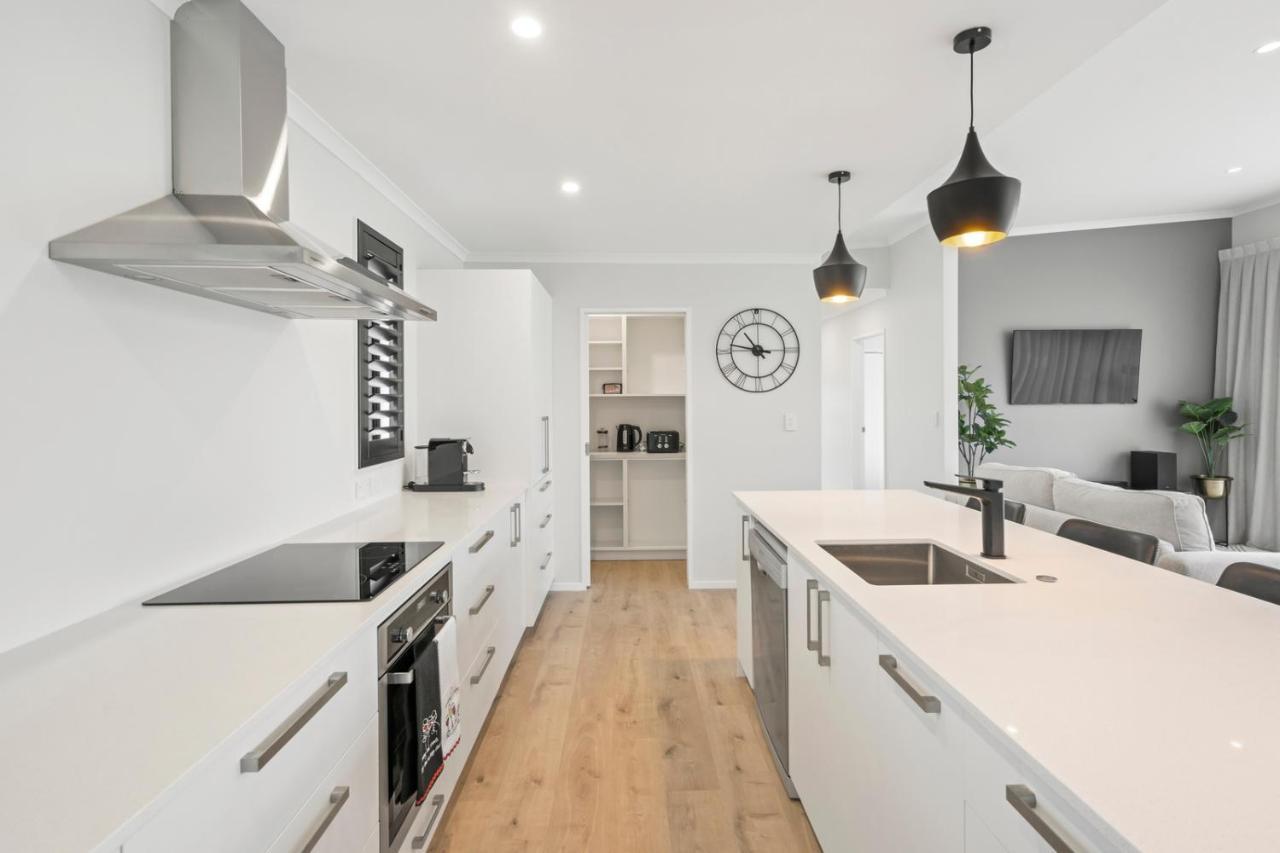 Pride Of Pinot - Martinborough Holiday Home Bagian luar foto