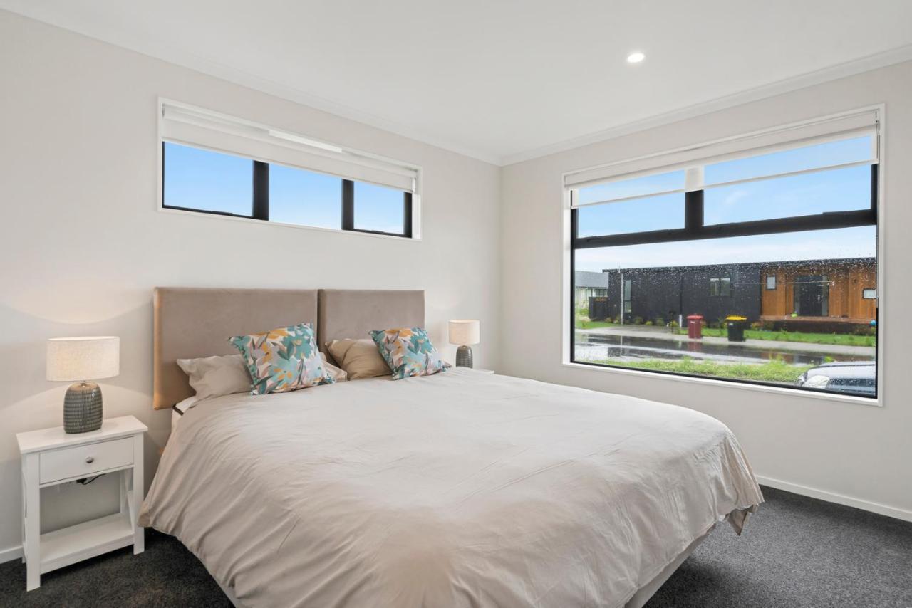 Pride Of Pinot - Martinborough Holiday Home Bagian luar foto