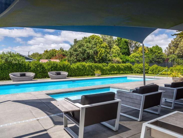 Pride Of Pinot - Martinborough Holiday Home Bagian luar foto