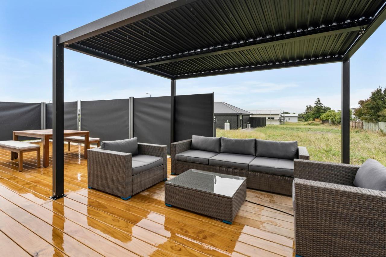 Pride Of Pinot - Martinborough Holiday Home Bagian luar foto
