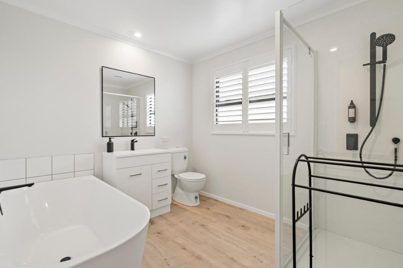 Pride Of Pinot - Martinborough Holiday Home Bagian luar foto